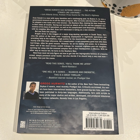 Dark Horse Book📚 - Picture 2 of 2